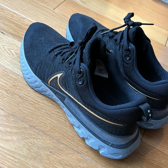 Nike react mens sneakers black and gold worn once size 11.5 - Picture 5 of 9